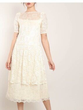 Elegant Lace Midi Dress in Cream